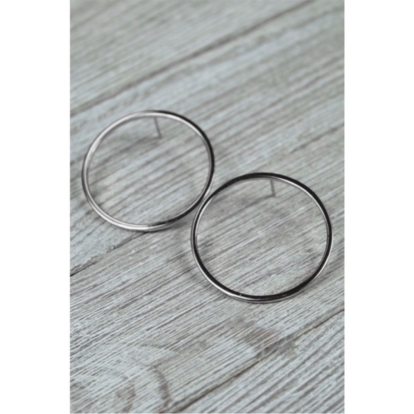Jules Smith Jane Silvertone Post Back Circle Earrings - Picture 1 of 5